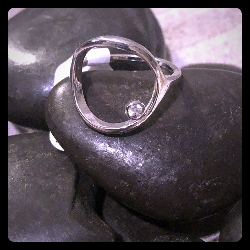 Circle Ring with 1 Stone